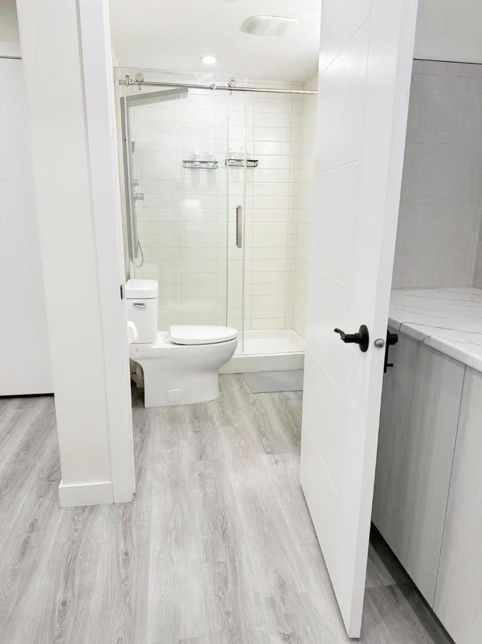 Apartment Cozy Guest Near Of Alberta, Southgate Mall, And Downtown