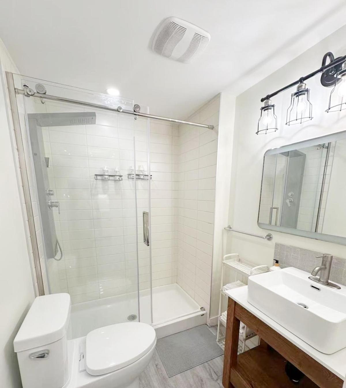 Cozy Guest Near Of Alberta, Southgate Mall, And Downtown Apartment *