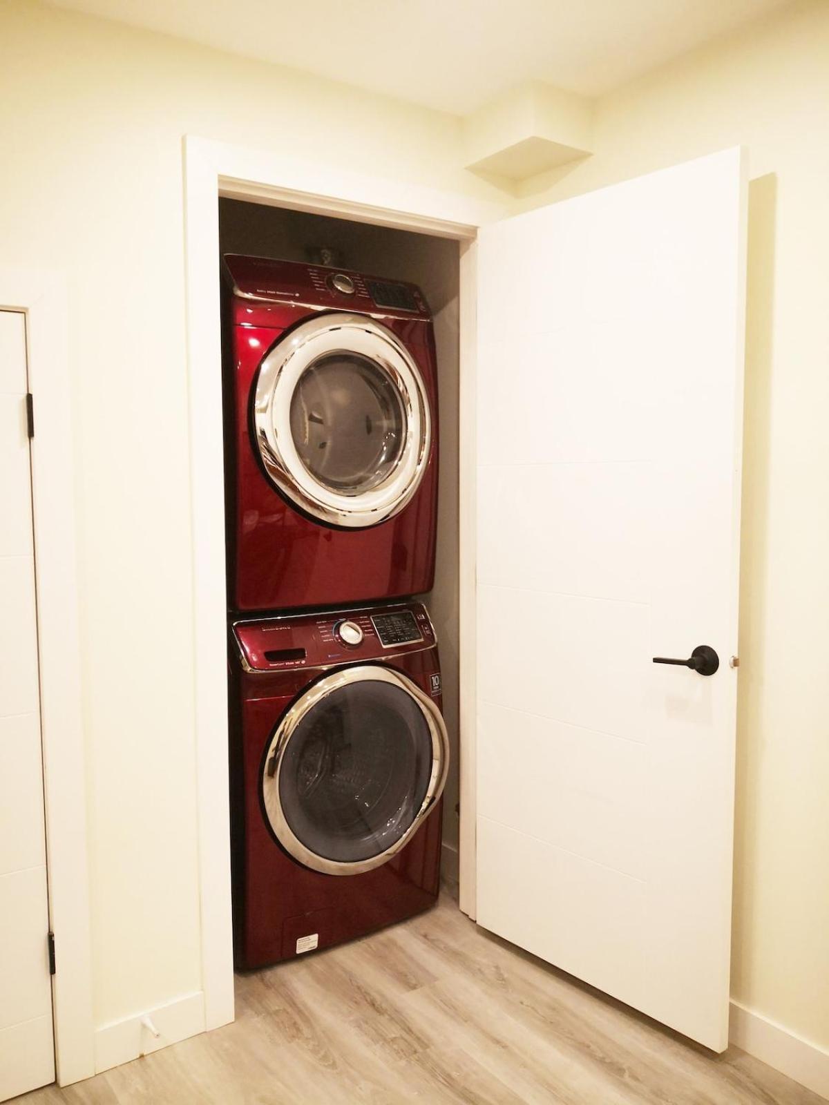 Cozy Guest Near Of Alberta, Southgate Mall, And Downtown *