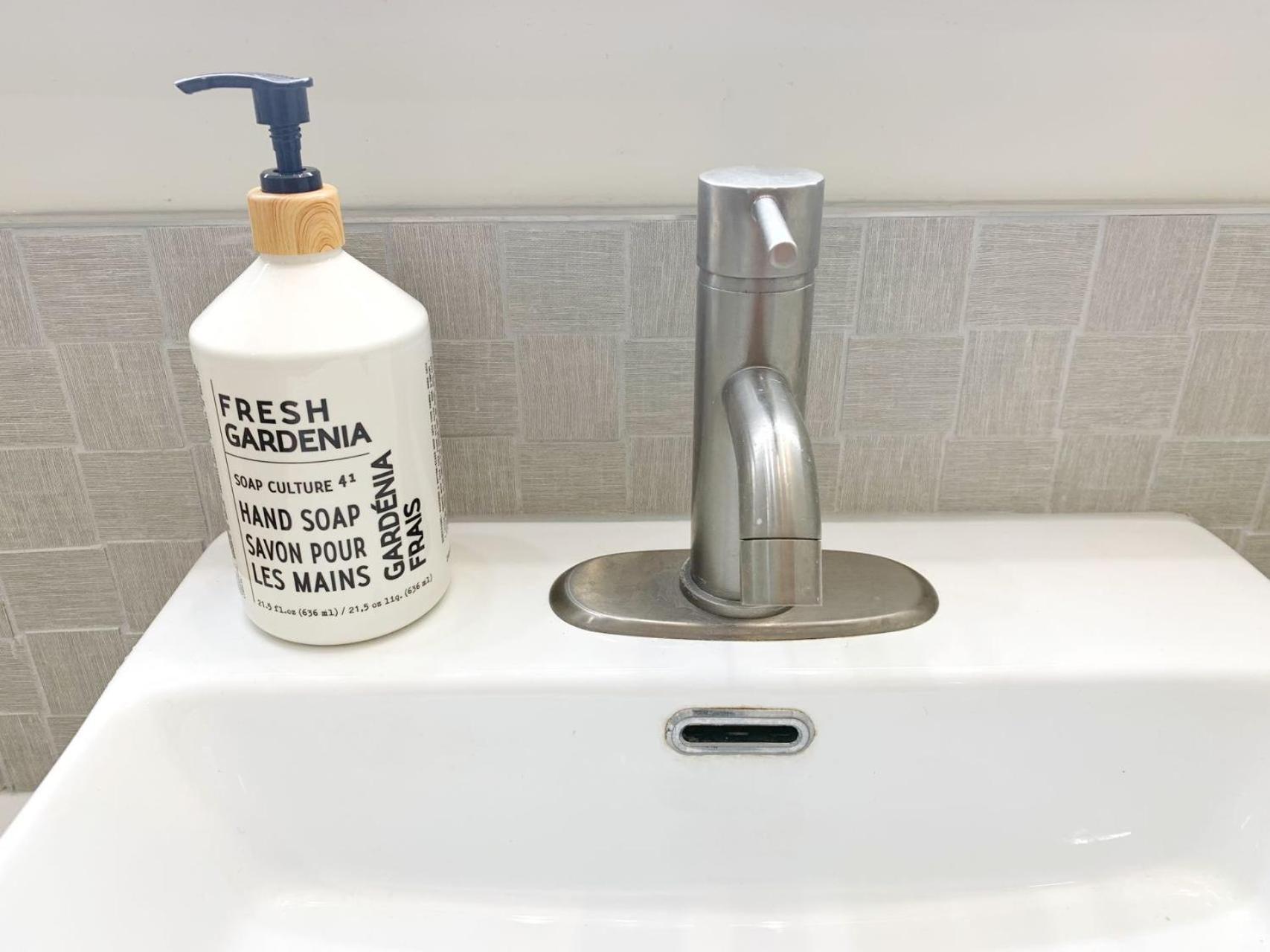 Apartment Cozy Guest Near Of Alberta, Southgate Mall, And Downtown *