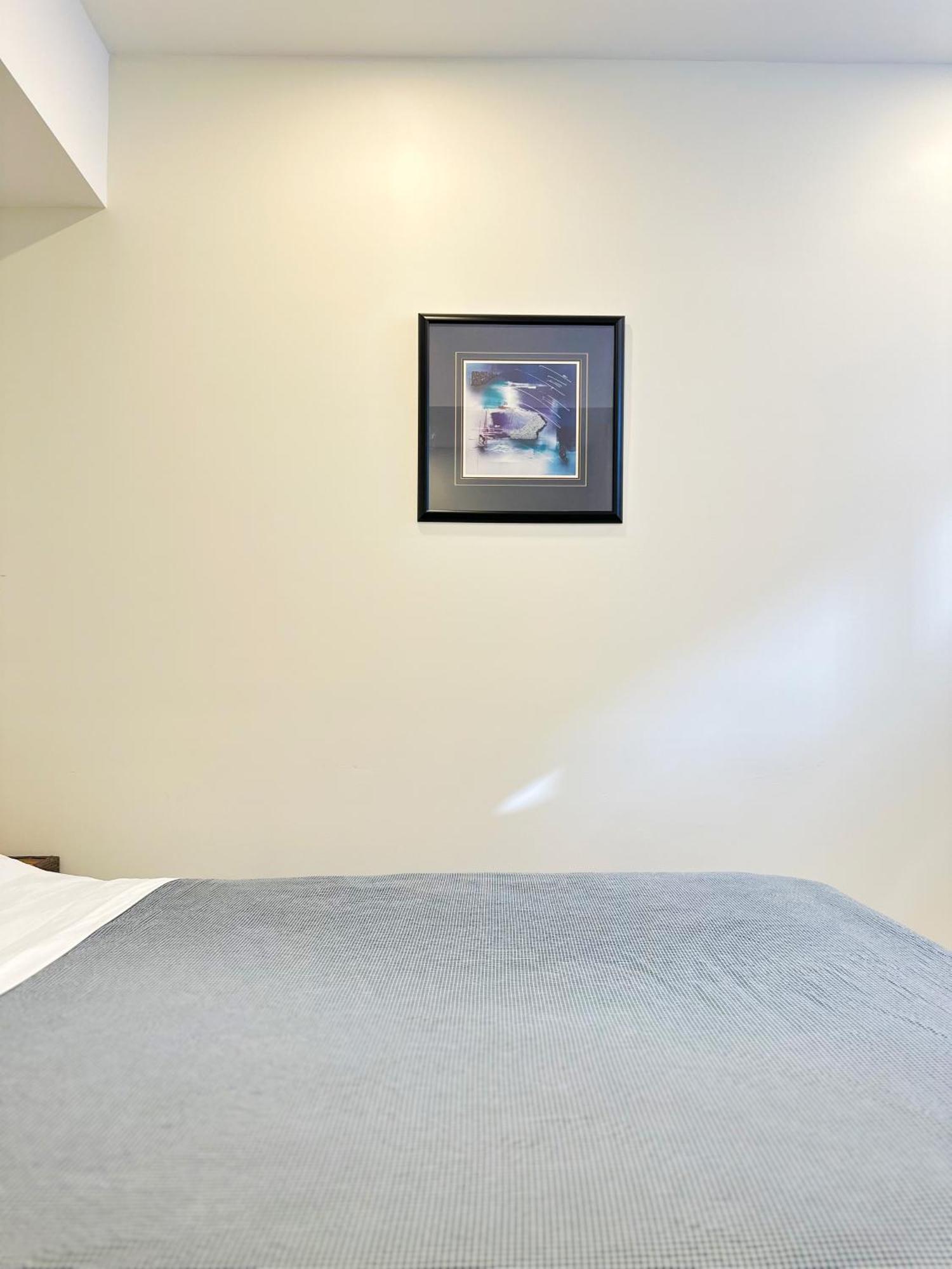 Cozy Guest Near Of Alberta, Southgate Mall, And Downtown Apartment *