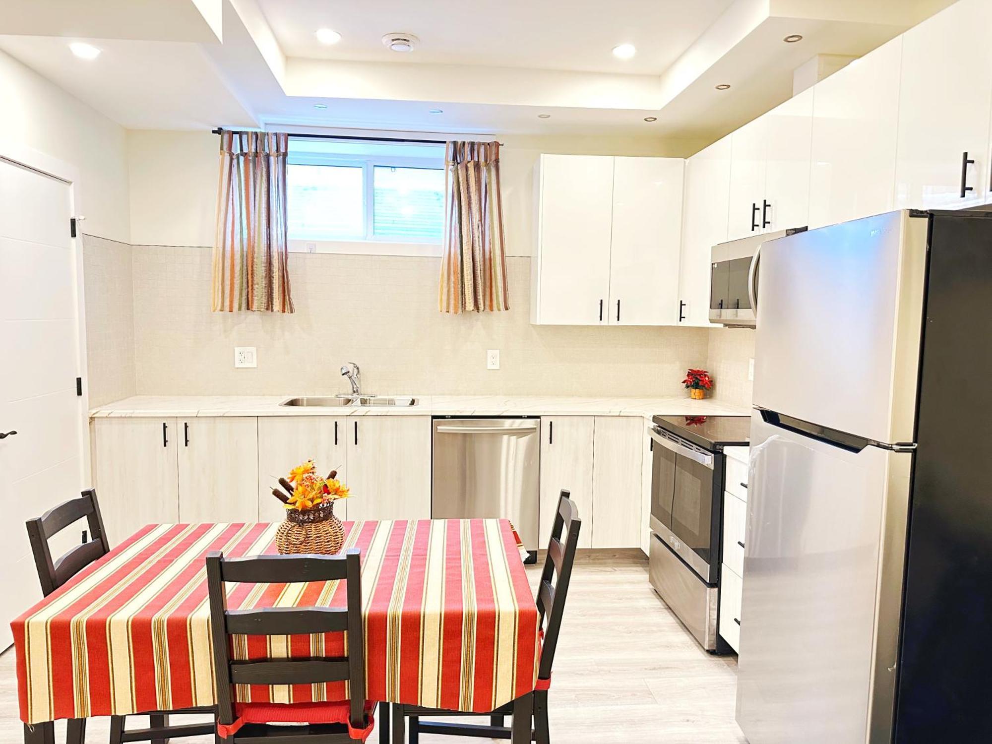 Cozy Guest Near Of Alberta, Southgate Mall, And Downtown Edmonton